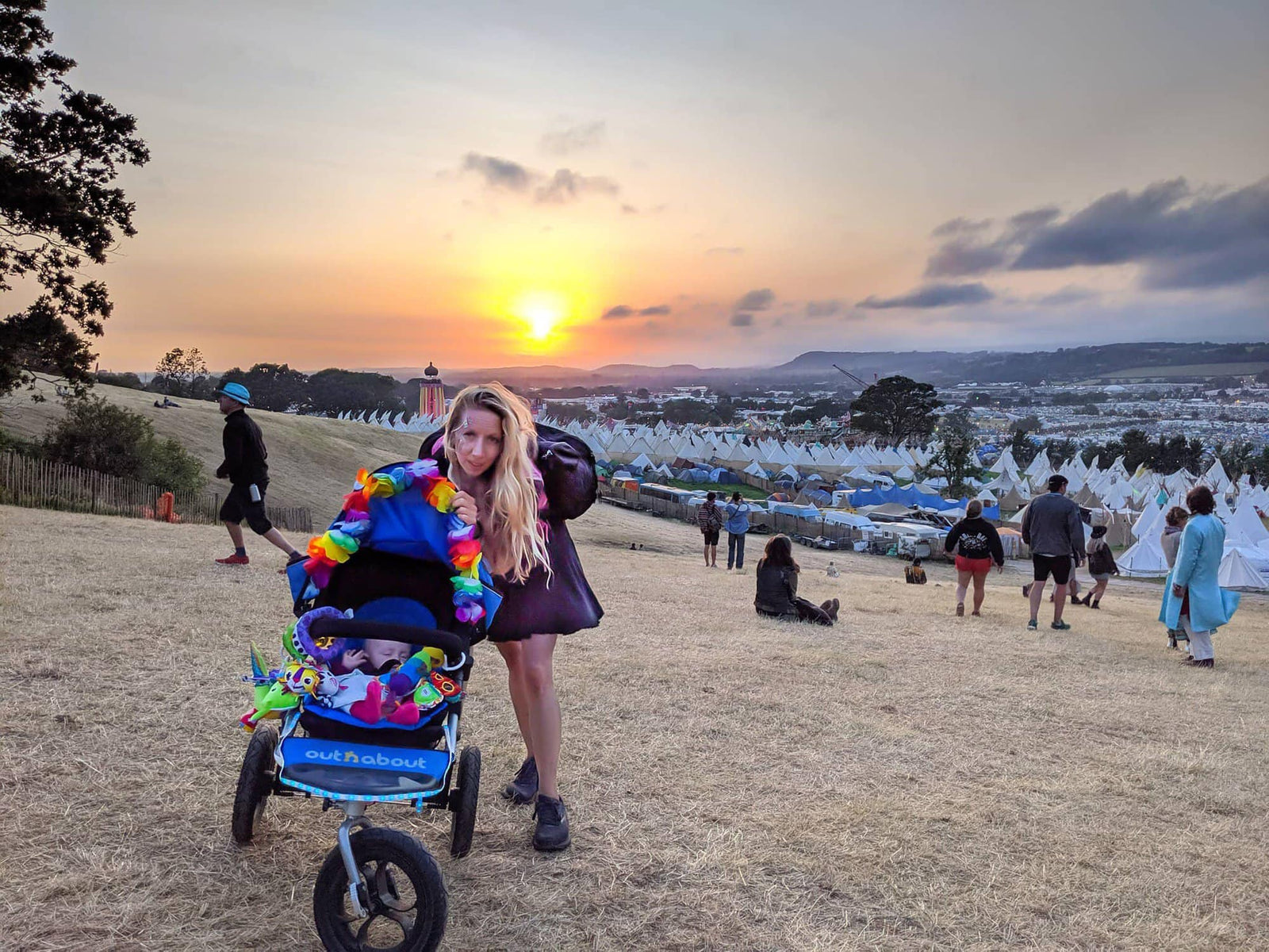 Glastonbury Mum with Nipper Single