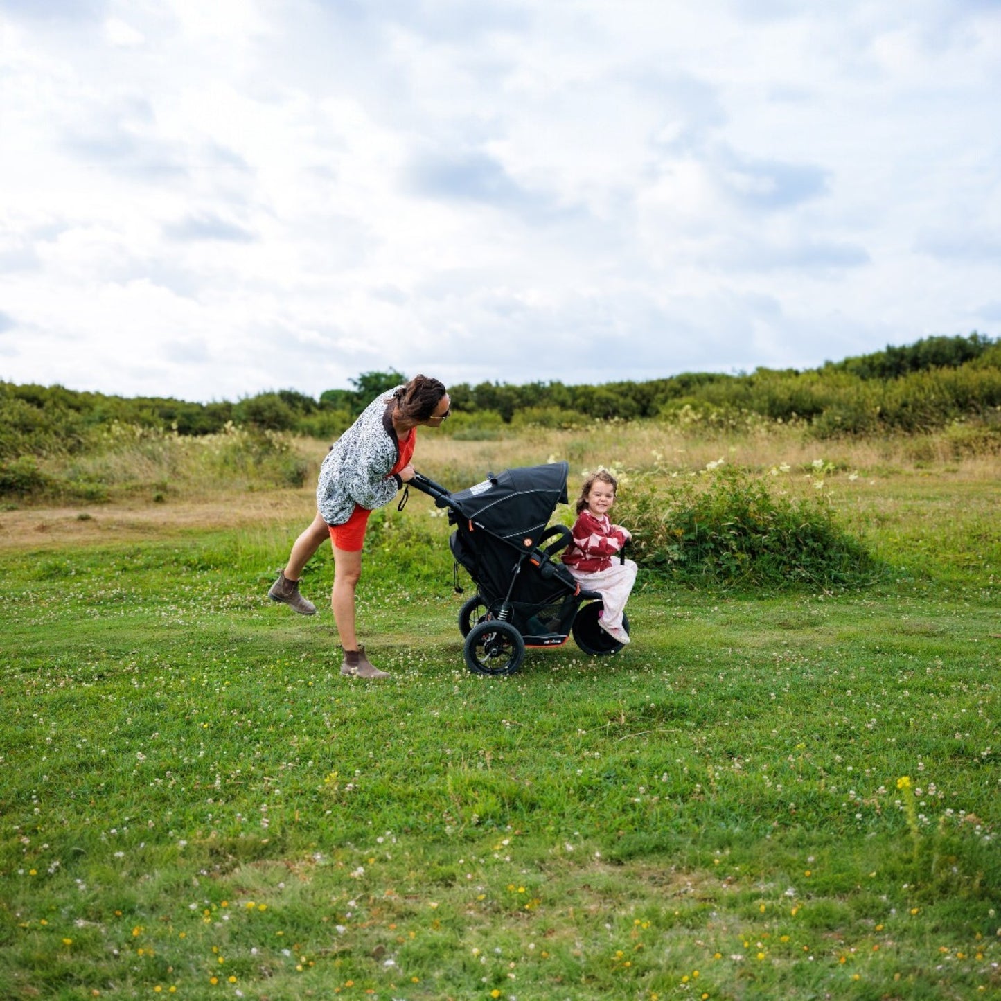 Nipper V6 Plus Pushchair