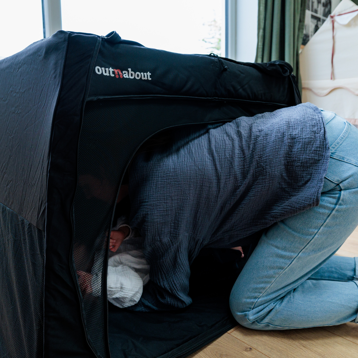 Out'n'About Nipper Nest Travel Cot