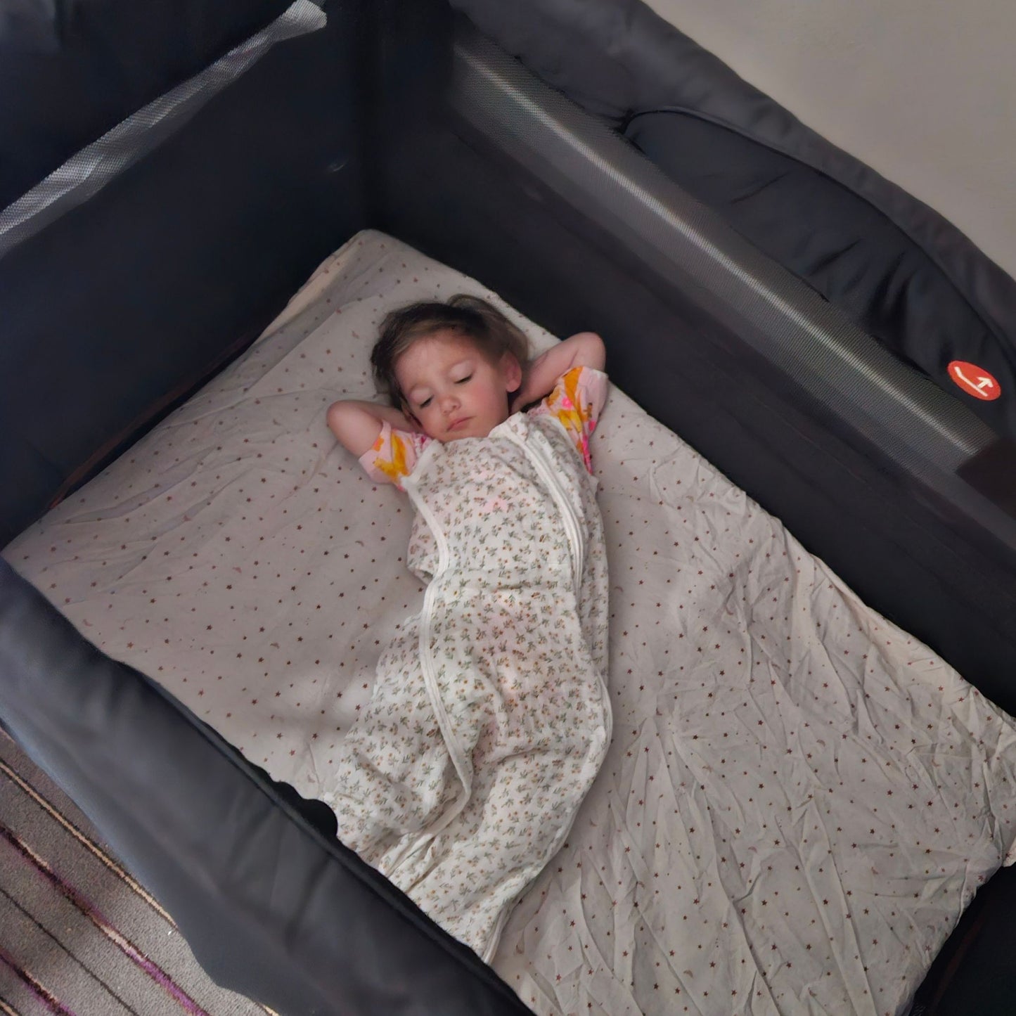 Out'n'About Nipper Nest Travel Cot
