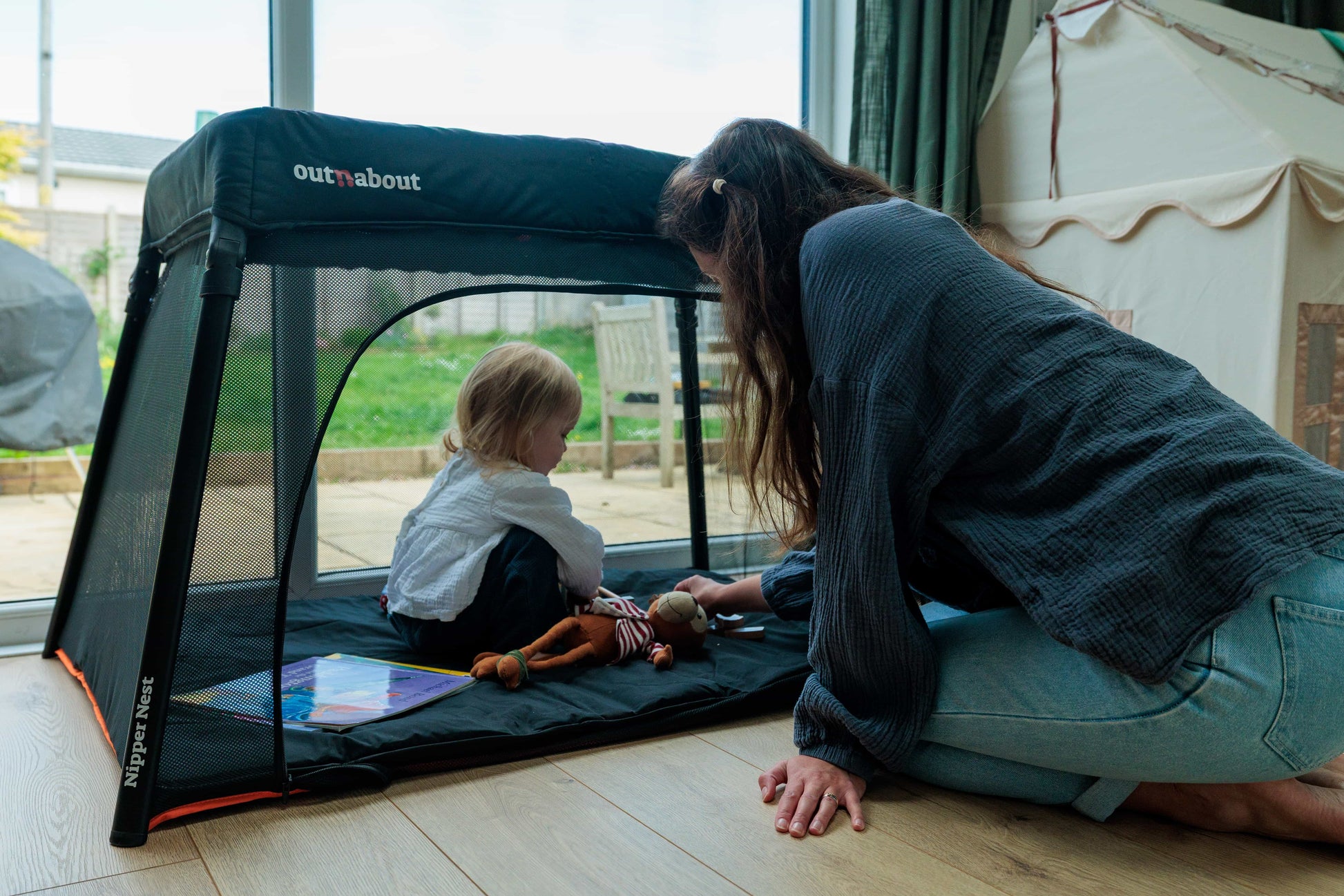 An Out 'n' About customer setting up the nipper Nest for their toddler